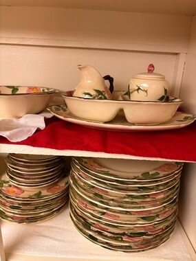 Floral Vine Ceramic Dinnerware Set - Pink & Cream